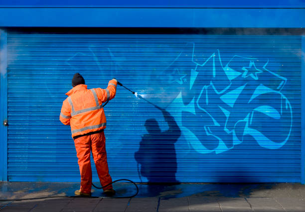 Best Pressure Washing Siding  in Delano, CA